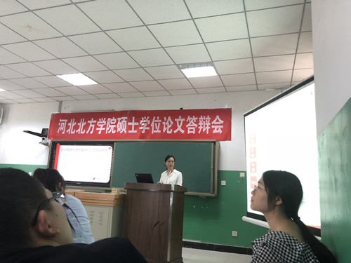 2015级研究生杨晓楠在学位论文答辩会上_副本.jpg