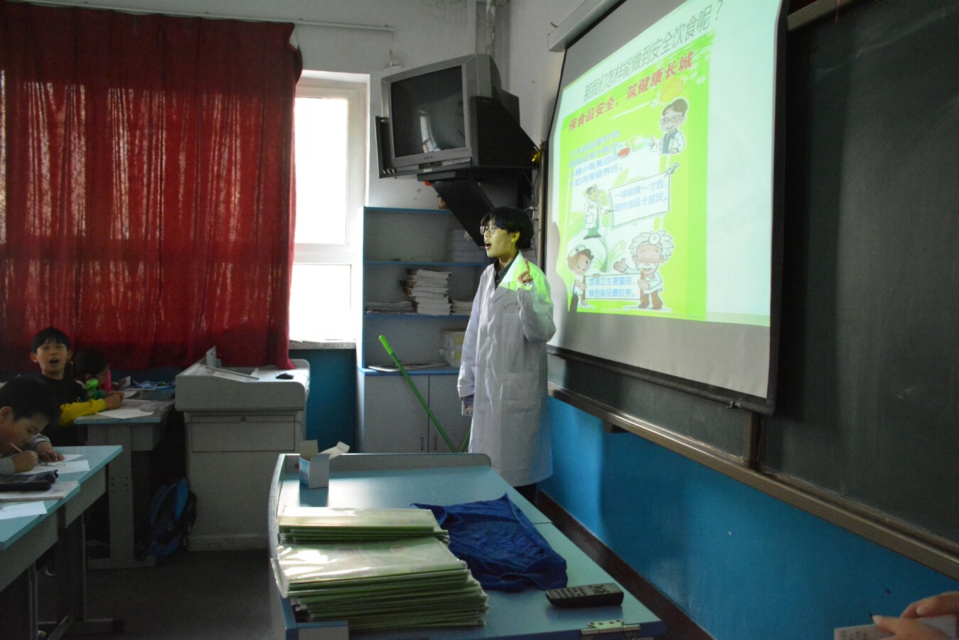 基础医学院口腔协会“安全防范”义讲活动照片.jpg