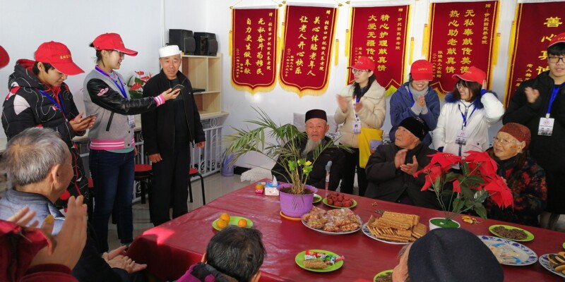 基础医青年志愿者协会开展探望养老院老人活动照片2 (1).jpg